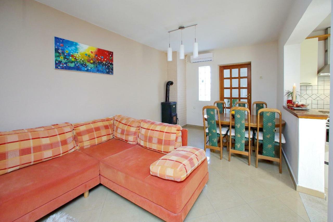 Ana Apartment *
